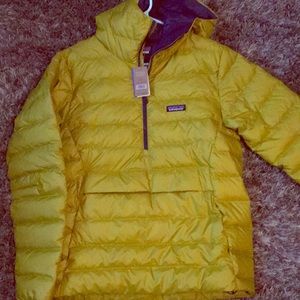 Patagonia, bomber hoodie.